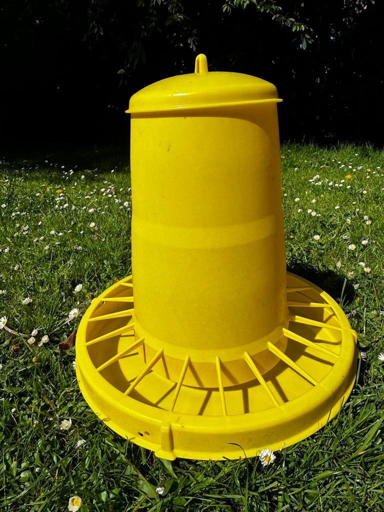 Grote Eetbakken kippen / pluimvee plastiek en galvanise, Dieren en Toebehoren, Pluimvee | Toebehoren, Zo goed als nieuw, Ophalen of Verzenden