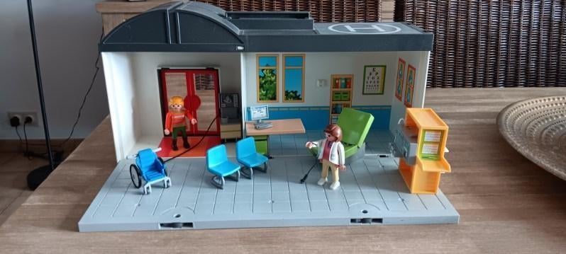 Playmobil klein draagbaar ziekenhuis