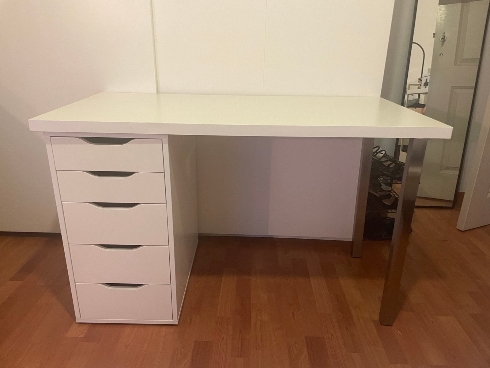 Witte IKEA bureau, Huis en Inrichting, Bureaus, Modern, Ophalen, Gebruikt, IKEA