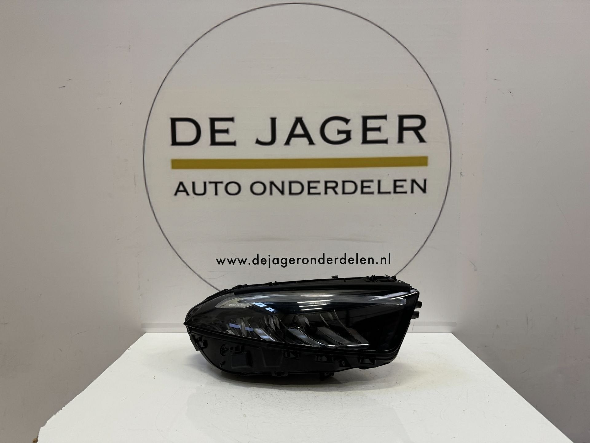 PHARE CLASSE A W177 FACELIFT LED HP DROIT A1779064406 22-, Mercedes-Benz AG, Mercedes-Benz, Utilisé, Mercedesstrasse 120
70372  Stuttgart, DE