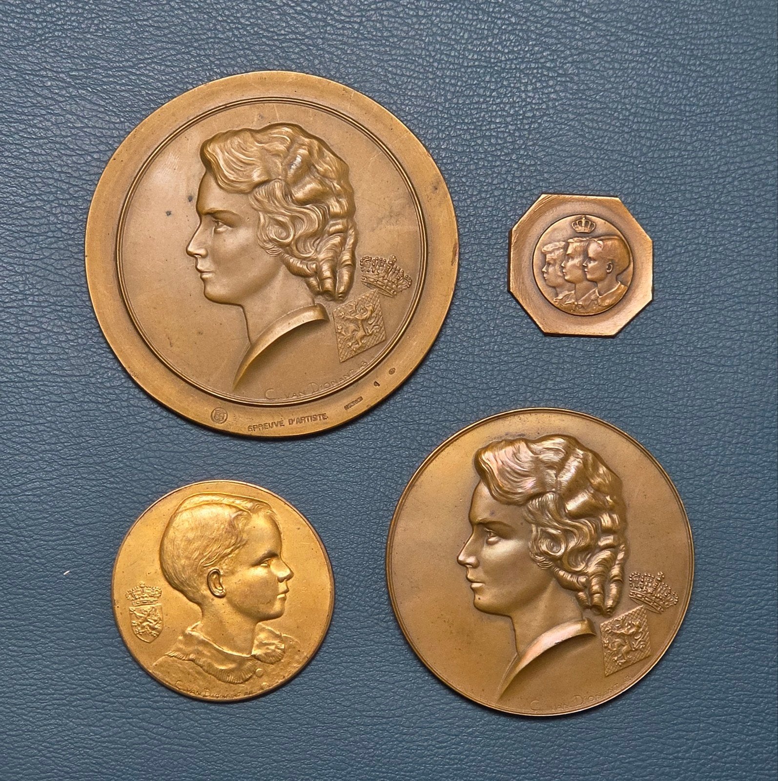 4 medailles ( 2 proefslagen) Carlos Van Dionant, Ophalen of Verzenden