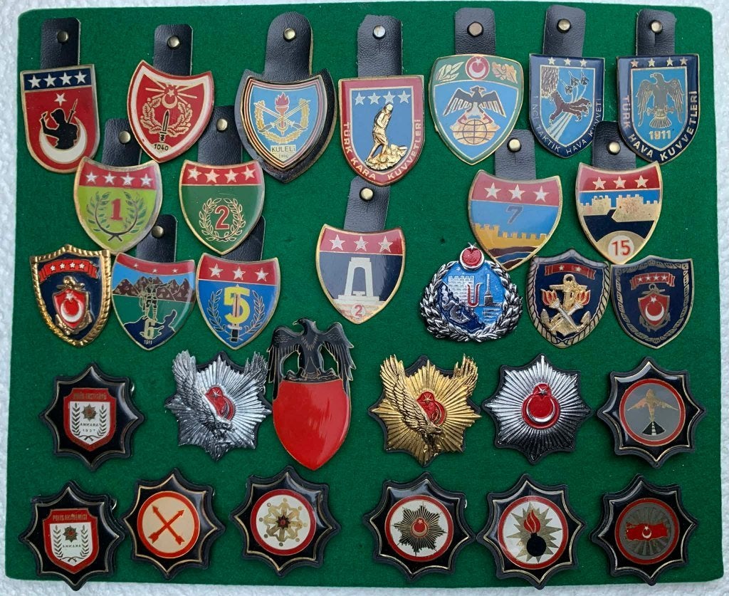 Turkse insignes, 30x verschillende militaire insignes AlsLOT, Ophalen of Verzenden, Landmacht, Embleem of Badge