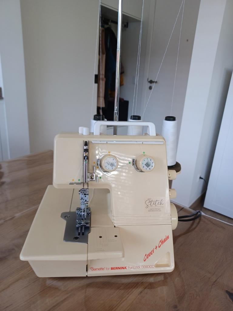 Bernette Coverlock, Enlèvement, Comme neuf, Bernina