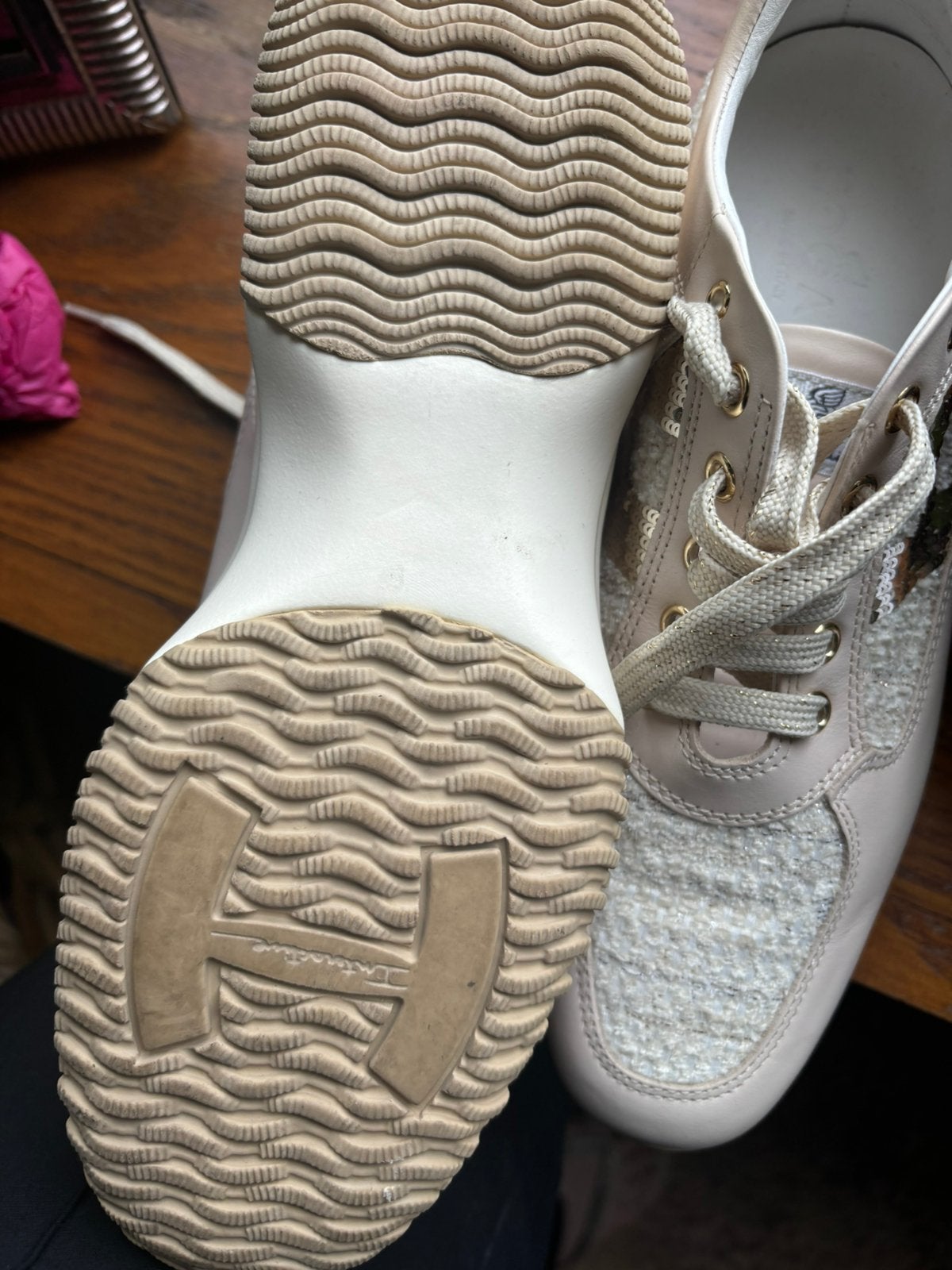 Hogan sneakers nieuwstaat wit en roze 38 en een half, Wit, Ophalen of Verzenden, Zo goed als nieuw, Sneakers