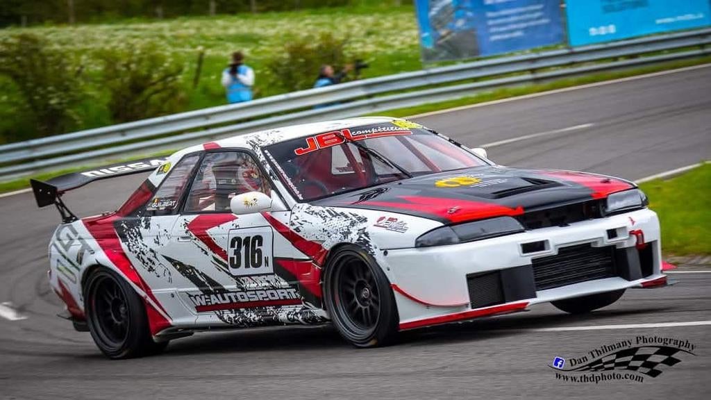 Nissan Skyline r32 GTR compétition