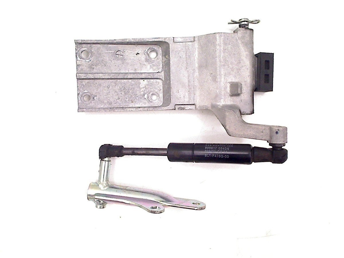 BUDDYSEAT HINGE Yamaha X-Max 125 (01-1970/-), Dhr. S. di Majo, Utilisé, Info@cama-motorparts.nl, P.J. Troelstraweg 8 8
3144 CX  MAASSLUIS, NL