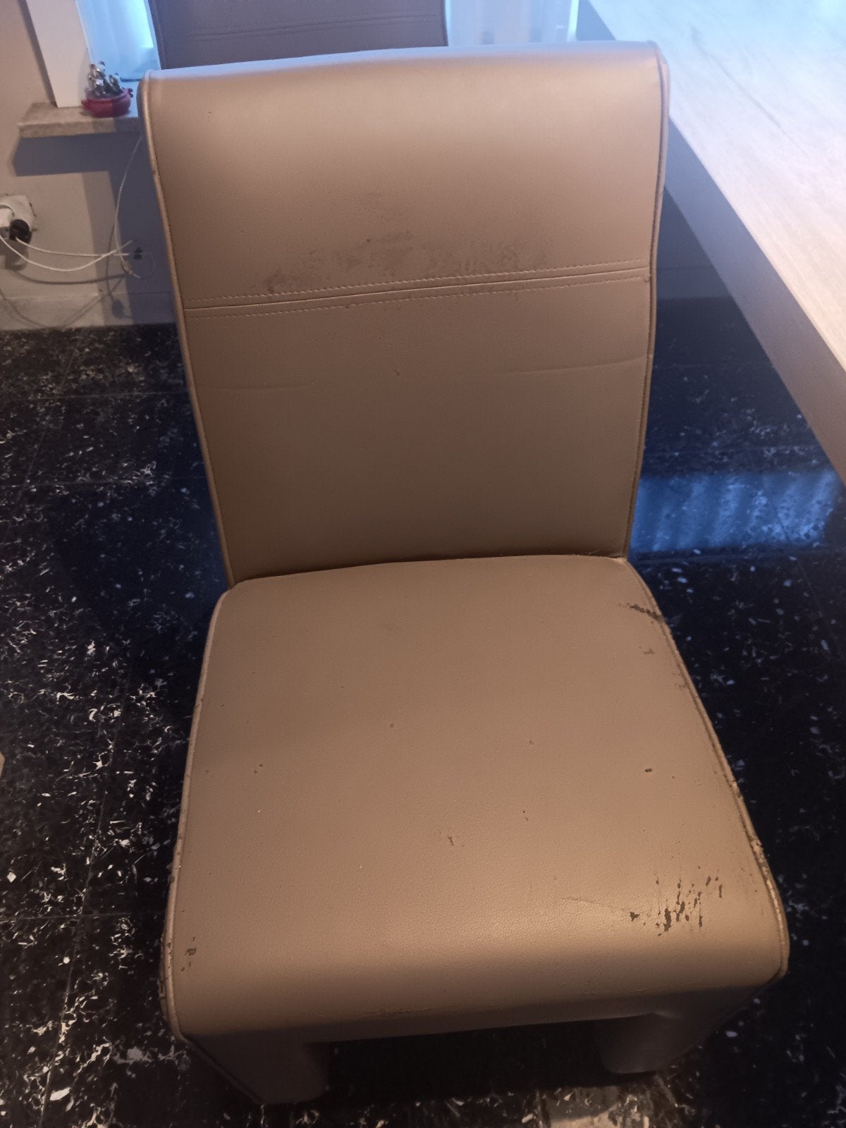 4 eetstoelen op wieltjes en handvat, Ophalen, Gebruikt