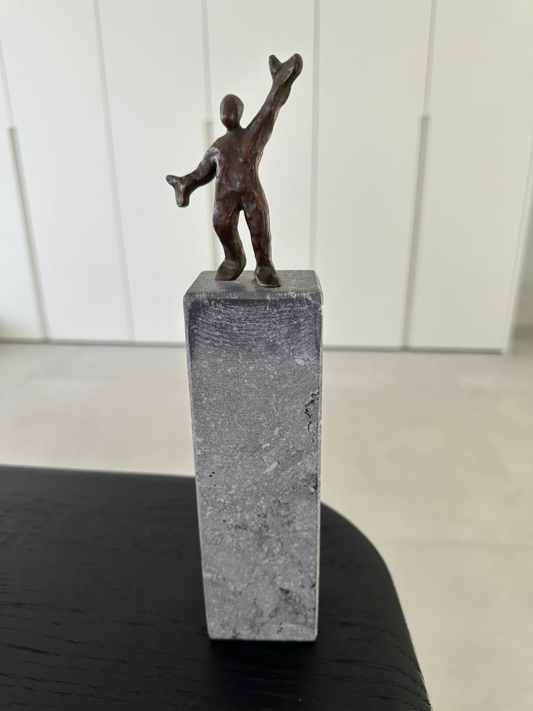 Bronzen beeldje op arduin, Ophalen of Verzenden