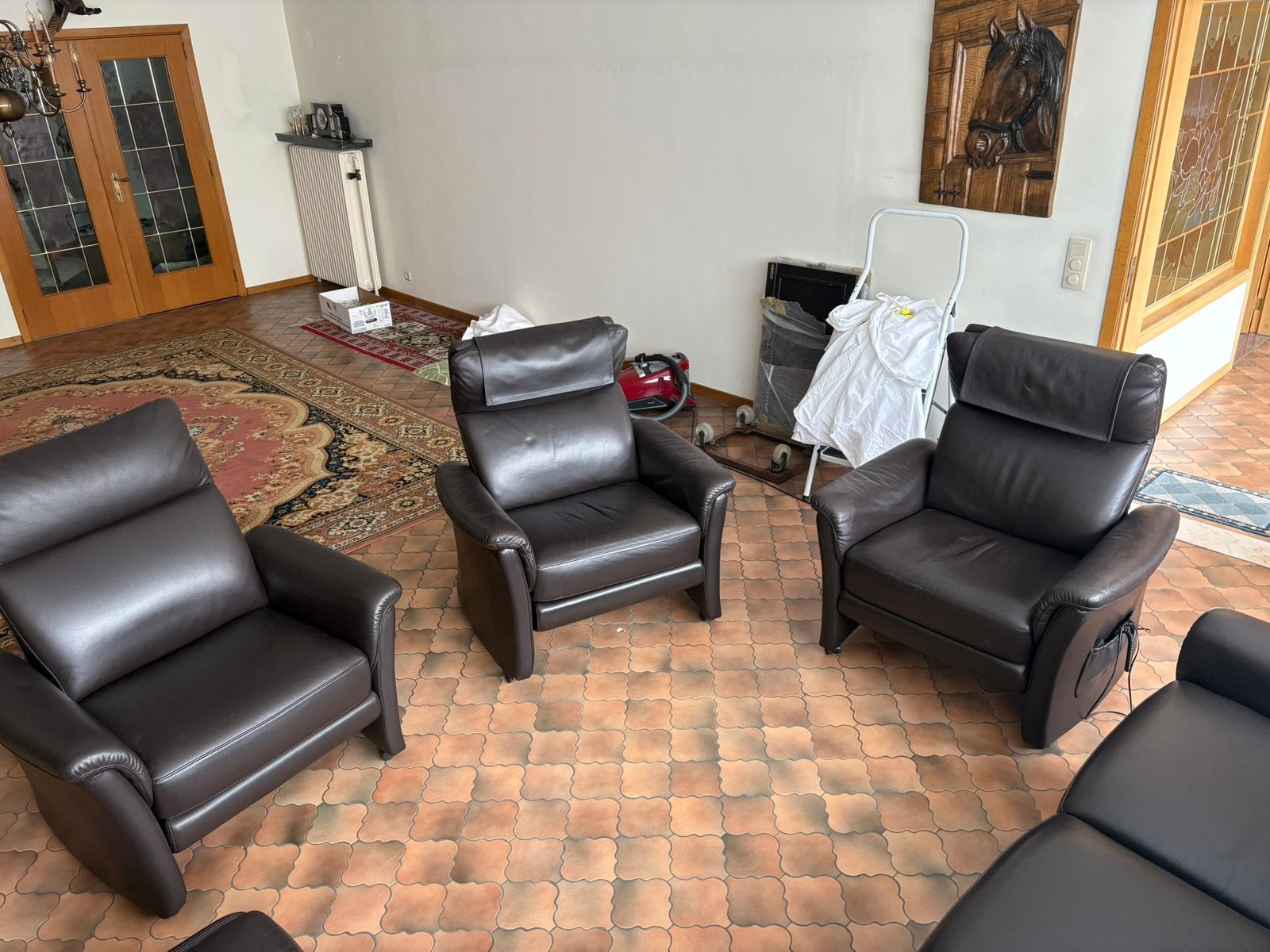 Lederen salon bruin met 3-zit 3 zetels waarvan 5 relax +poef, Enlèvement, Comme neuf, Cuir