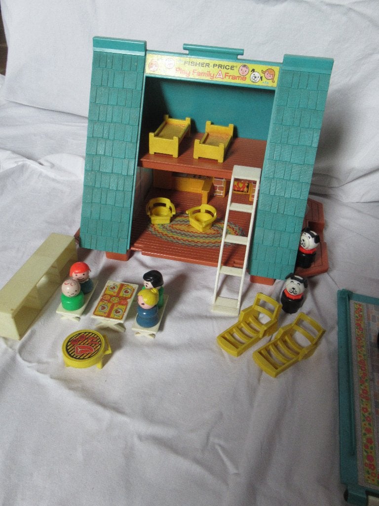 Fisher Price speelhuis met poppetjes en meubeltjes, Kinderen en Baby's, Speelgoed | Fisher-Price, Ophalen, Gebruikt