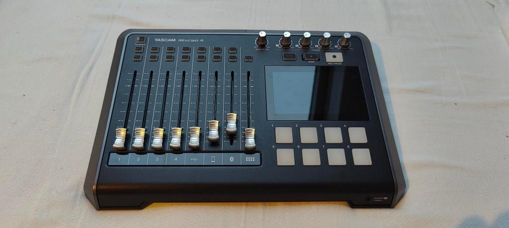 Tascam mixcast 4 - podcastrecorder incl 4 micro's + xlr's, Audio, Tv en Foto, Bandrecorder, Ophalen, Onderdeel