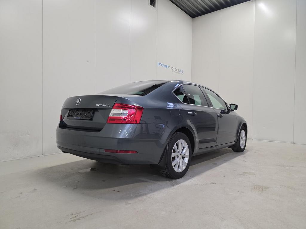 Skoda Octavia 1.6 TDI Autom. - Apple CarPlay - Topstaat!, Auto's, Skoda, 4 deurs, 4 cilinders, https://public.car-pass.be/vhr/7e2e5183-8592-4998-9df4-8e068444e22e