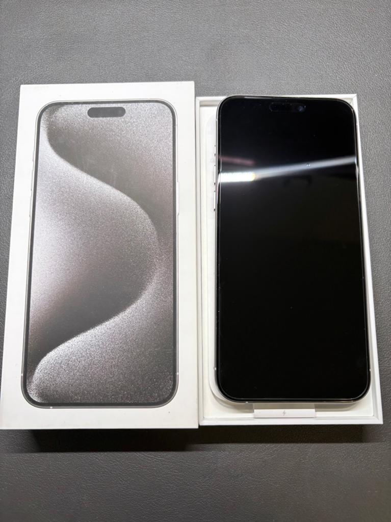 iPhone 15 Pro Max 256 Go Titane Blanc – État impeccable, Télécoms, Téléphonie mobile | Apple iPhone, Enlèvement, Comme neuf, Blanc