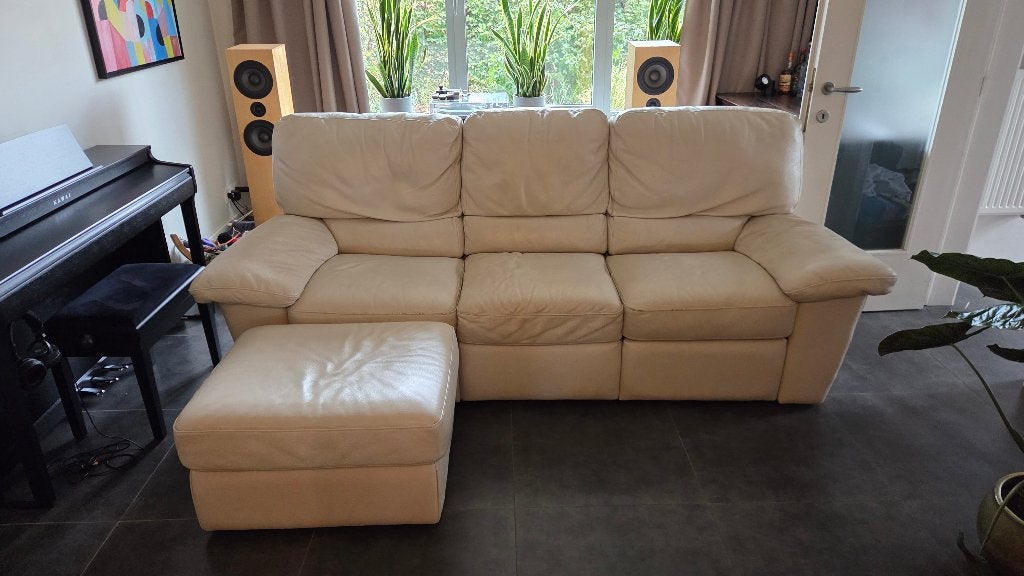 Beige lederen bank met poef, Ophalen, Gebruikt, Driepersoons, Leer
