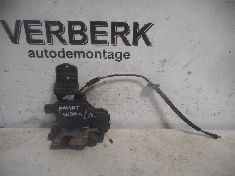 SERRURE DE PORTE ARRIÈRE GAUCHE Volkswagen Passat (3B2), Autos : Pièces & Accessoires, Arrière, Volkswagen, Volkswagen AG, Utilisé