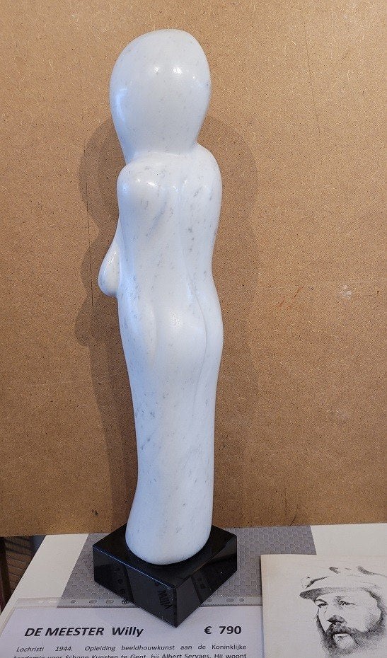 Willy DE MEESTER, vrouw in Carrara-marmer, Statue, Pierre ou céramique, Enlèvement, Femme