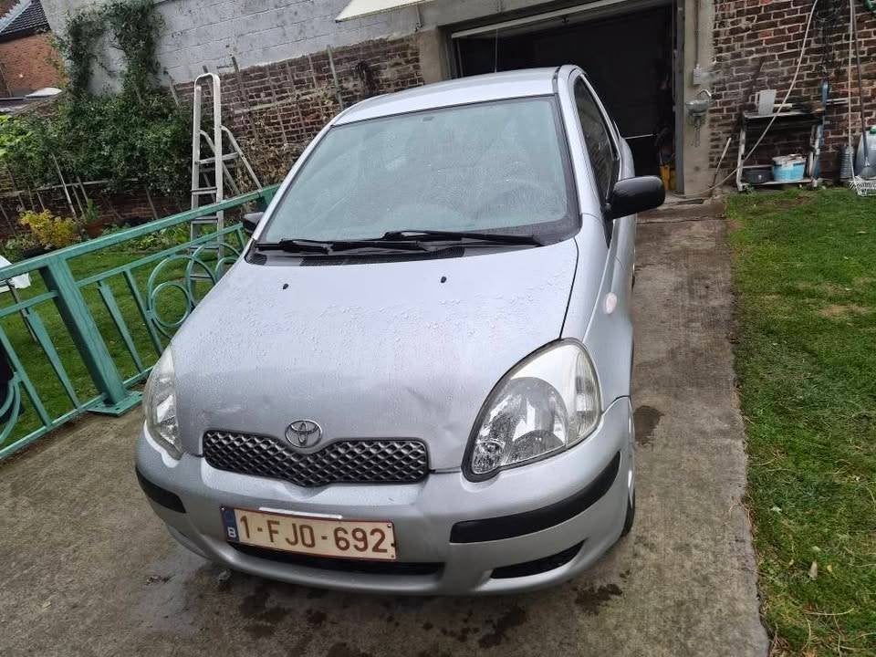 Toyota yaris 1000 vvti essence/ climatisation, Auto's, Voorwielaandrijving, Stof, Grijs, Particulier