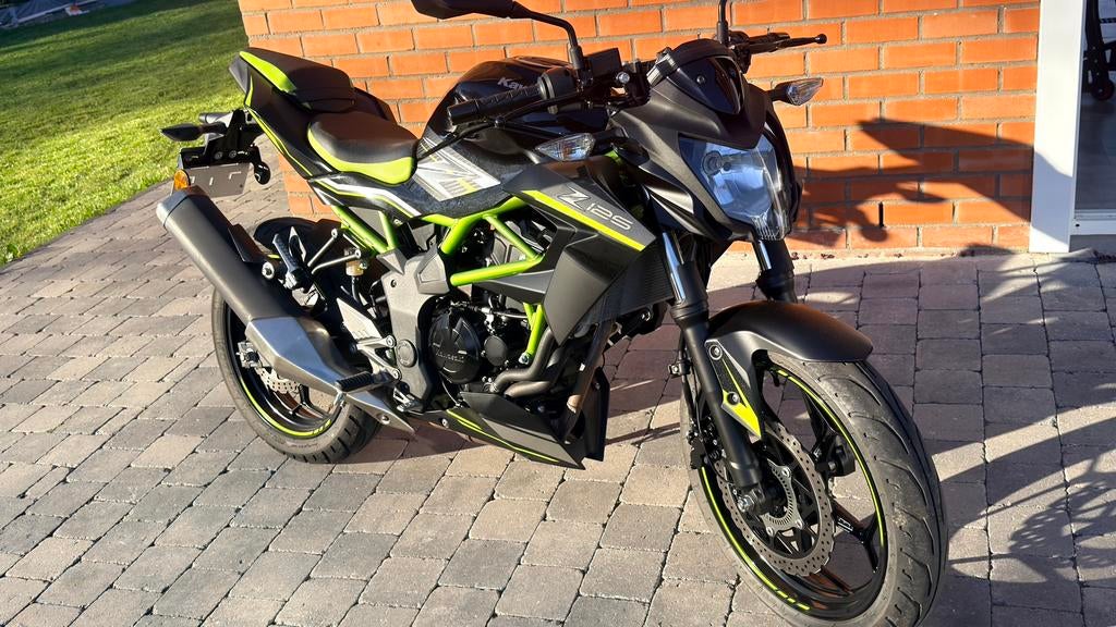 Kawasaki Z 125 etat showroom 5089 km !!! 0495827486, 2 cylindres, 125 cm³, Jusqu'à 11 kW, Sport