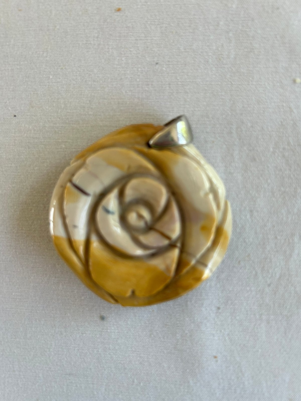 Pendentif en mokaite, Enlèvement, Utilisé, Pierre ou Minéral, Fleur ou Plante
