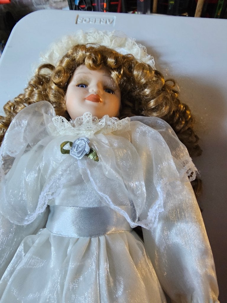 POUPEE EN PORCELAINE DE COLLECTION, Collections, Enlèvement, Comme neuf, Poupée
