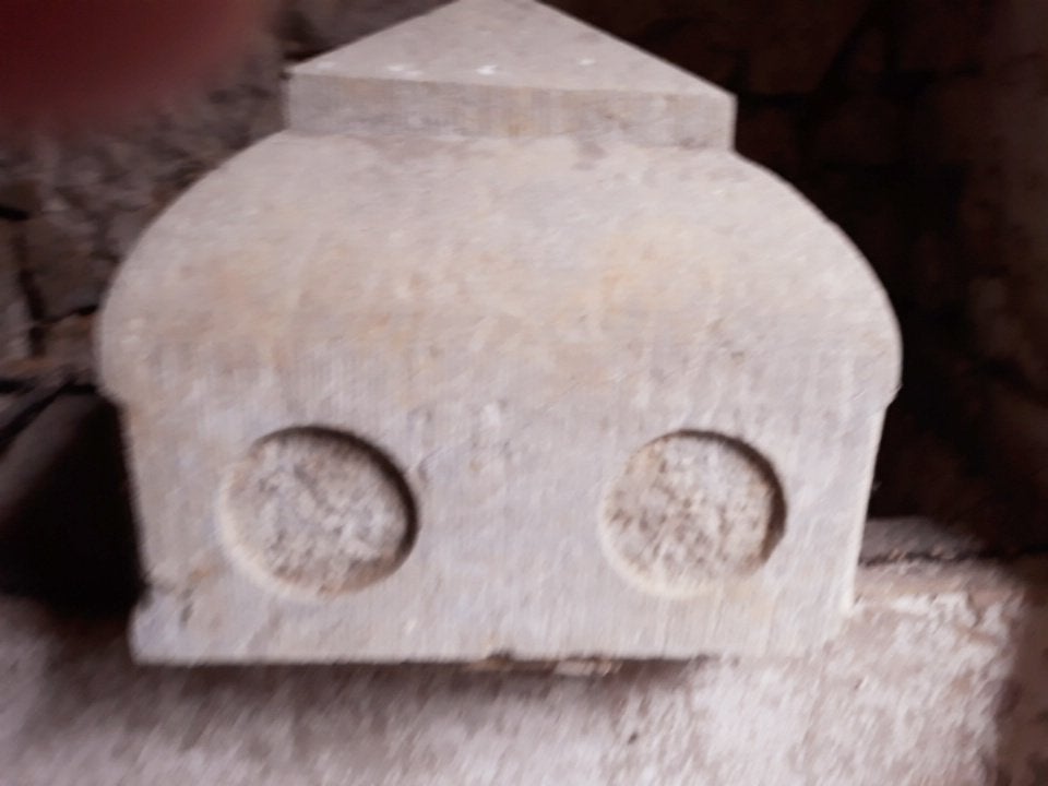 Chapeau en pierre ancien., Bricolage & Construction, Enlèvement