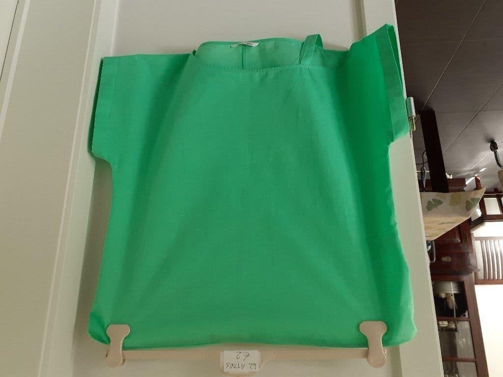 ATMOS Grasgroen topje Maat: 42 Prijs: € 2, Vêtements | Femmes, Tops, Taille 42/44 (L), Manches courtes, Enlèvement ou Envoi, Atmos fashion