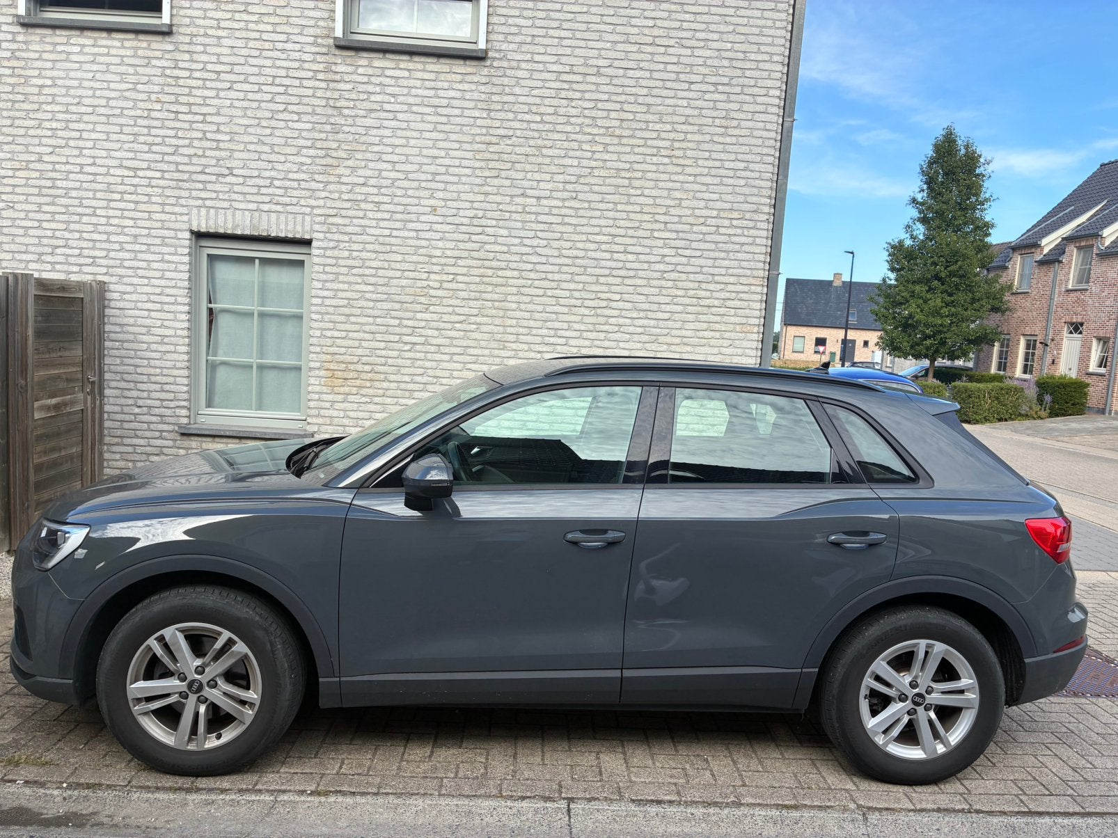 Audi q3, Cuir, Argent ou Gris, Noir, 5 portes