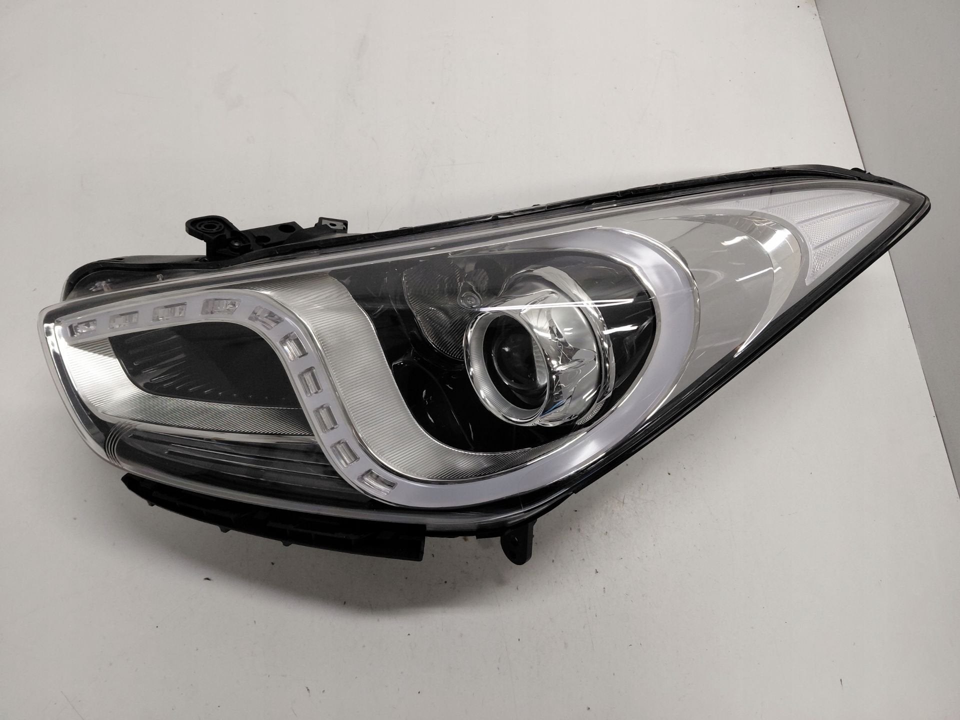 Hyundai I40 Koplamp Links Hyundai, Auto-onderdelen, Gebruikt, Heolleung-ro 12
06797  Seoul, Info@hyundai.com, Hyundai