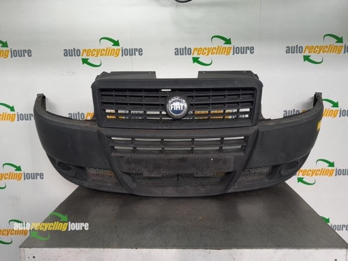 Voorbumper van een Fiat Doblo, Auto-onderdelen, Gebruikt, -, -, Bumper