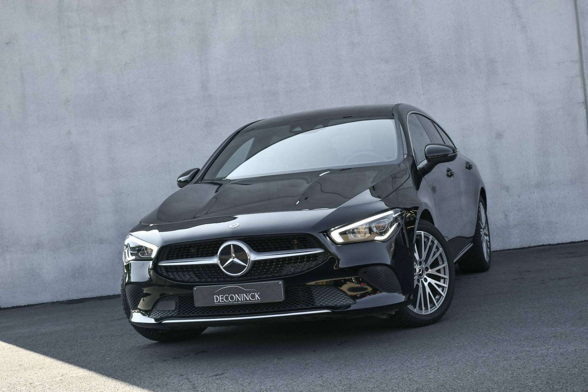 Mercedes-Benz CLA-Klasse 180 CLA 180 *CAMERA*CARPLAY*AMBIENT, Gebruikt, 4 cilinders, 136 pk, Zwart
