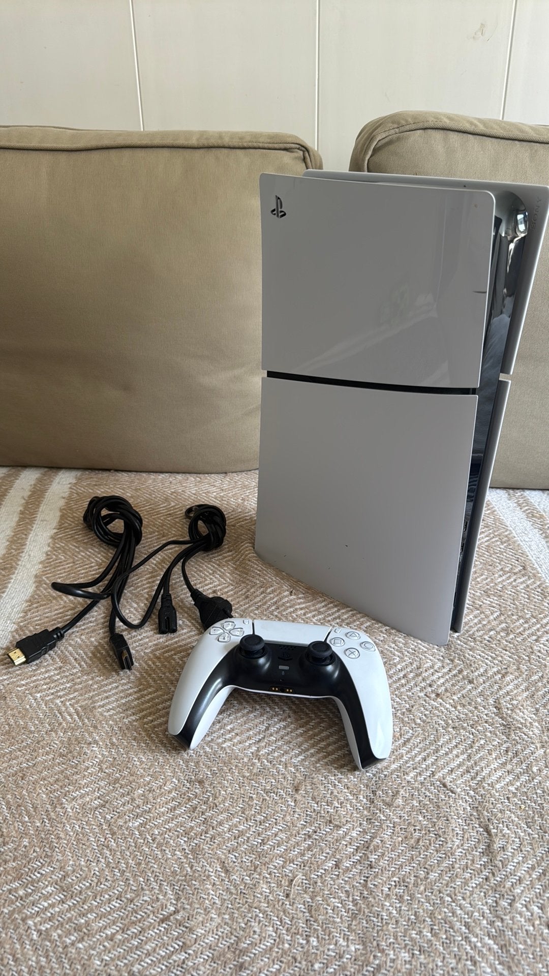 PS5 Slim 1 To avec 1 plateau et tous les câbles, Consoles de jeu & Jeux vidéo, Enlèvement ou Envoi, Comme neuf, Playstation 5 Digital