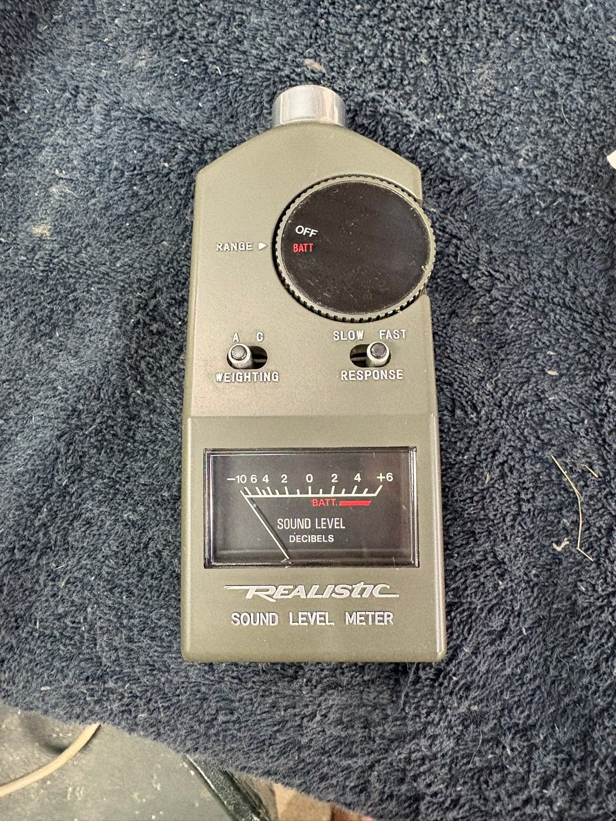 REALISTISCHE analoge geluidsniveaumeter — dB-decibelmeter, Ophalen of Verzenden, Gebruikt