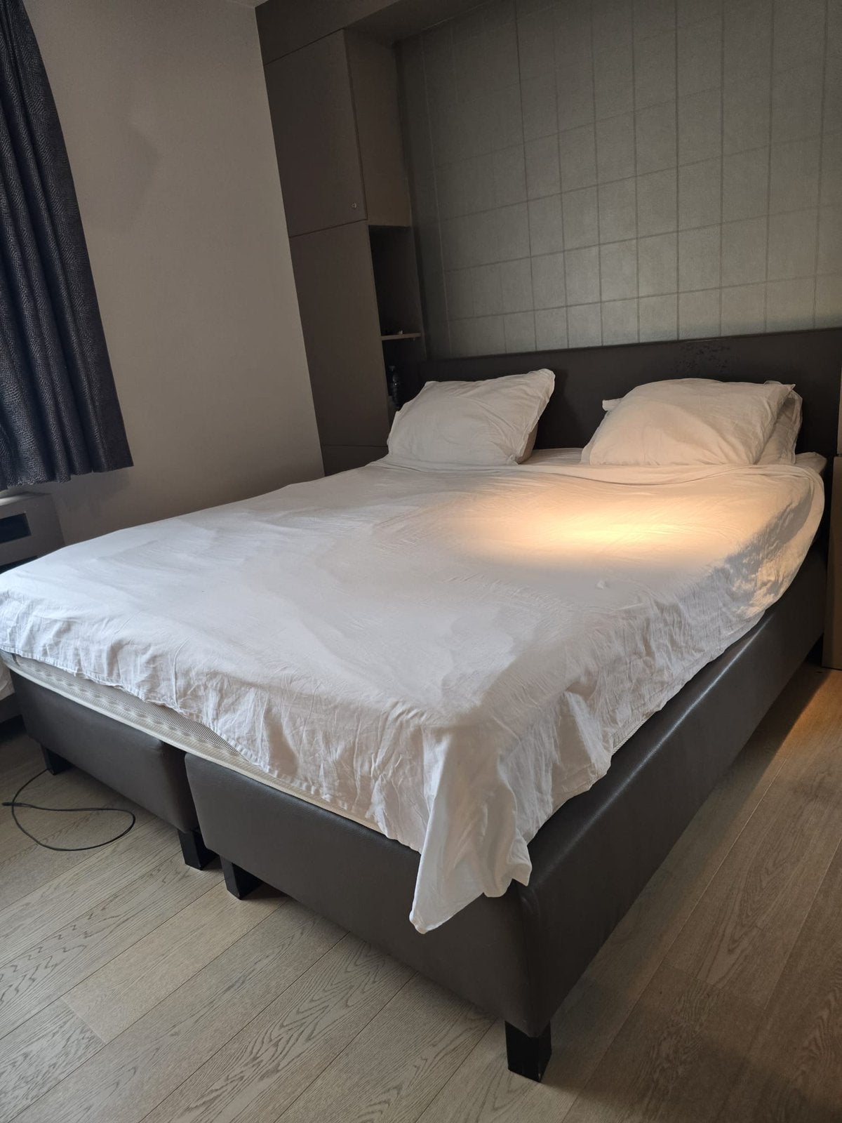 Lit sommier + matelas + sur matelas +tete de lit, Enlèvement, Comme neuf, 200 cm