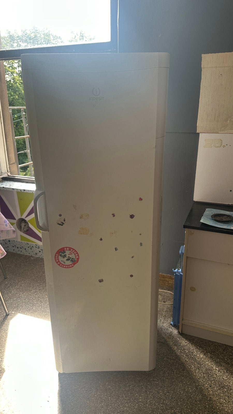 Frigo 170cm fonctionne bien a donner a chaleroi, Maison & Meubles, Armoires | Casiers, Utilisé, Enlèvement
