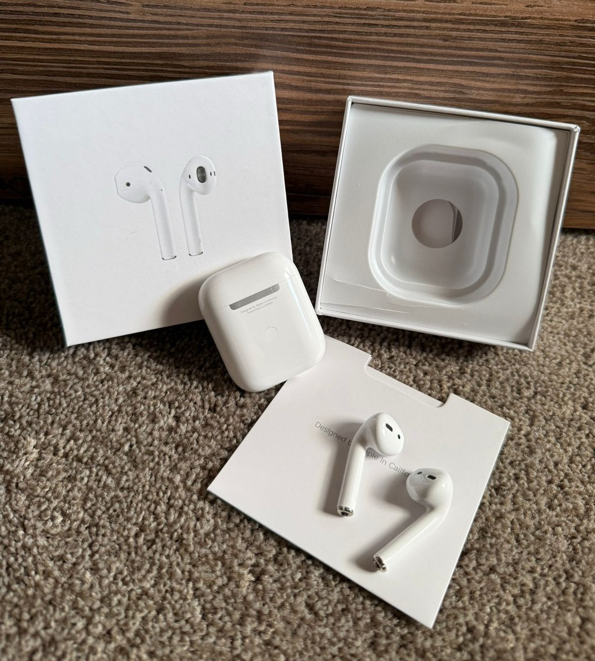 AirPods 2 met Wireless Charging Case Nieuw, Télécoms, Téléphonie mobile | Écouteurs, Enlèvement ou Envoi, Comme neuf, Blanc, Intra-auriculaires (Earbuds)