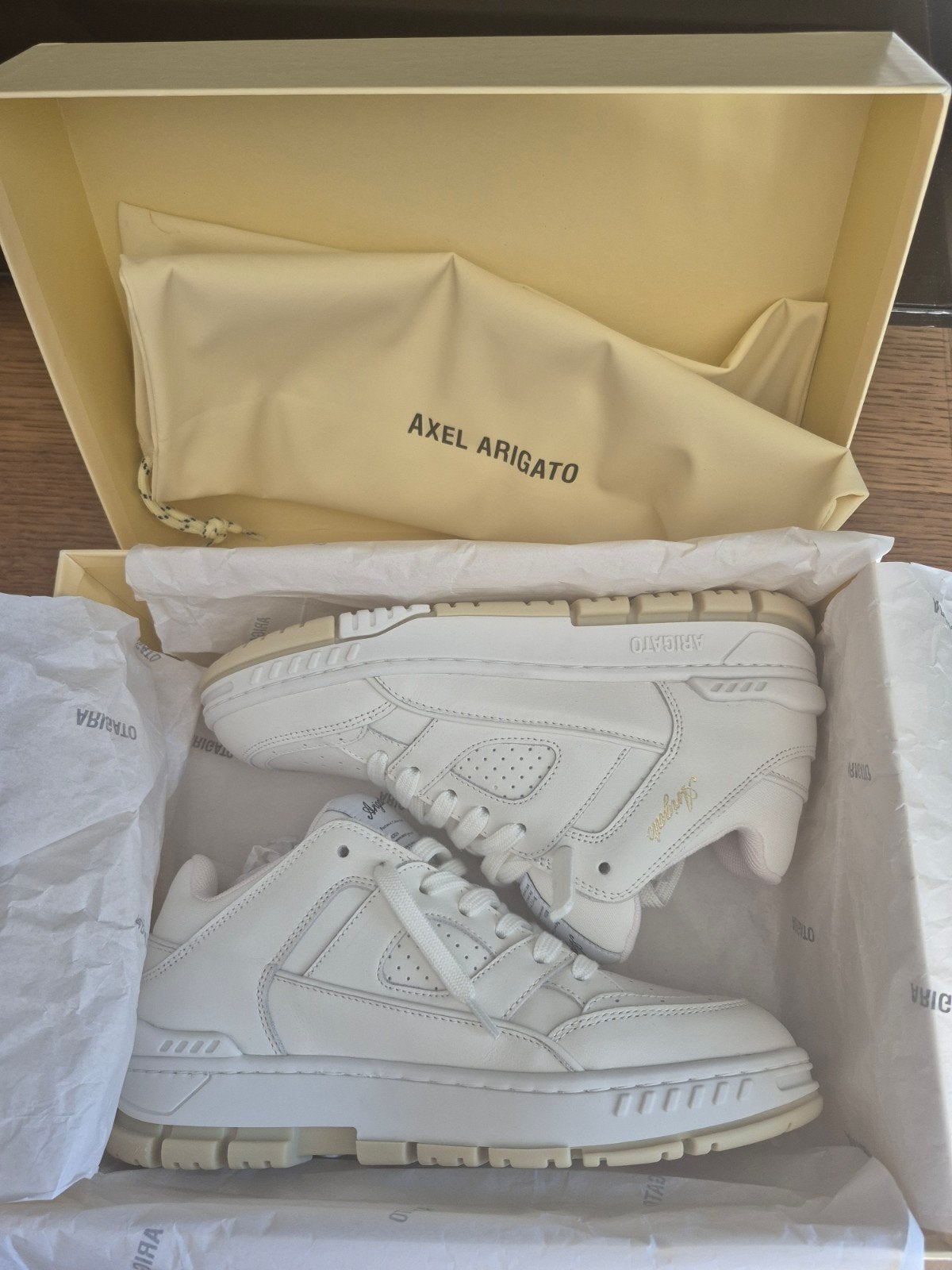 Nieuw Axel arigato beige white, Beige, Nieuw, Ophalen of Verzenden, Axel arigato