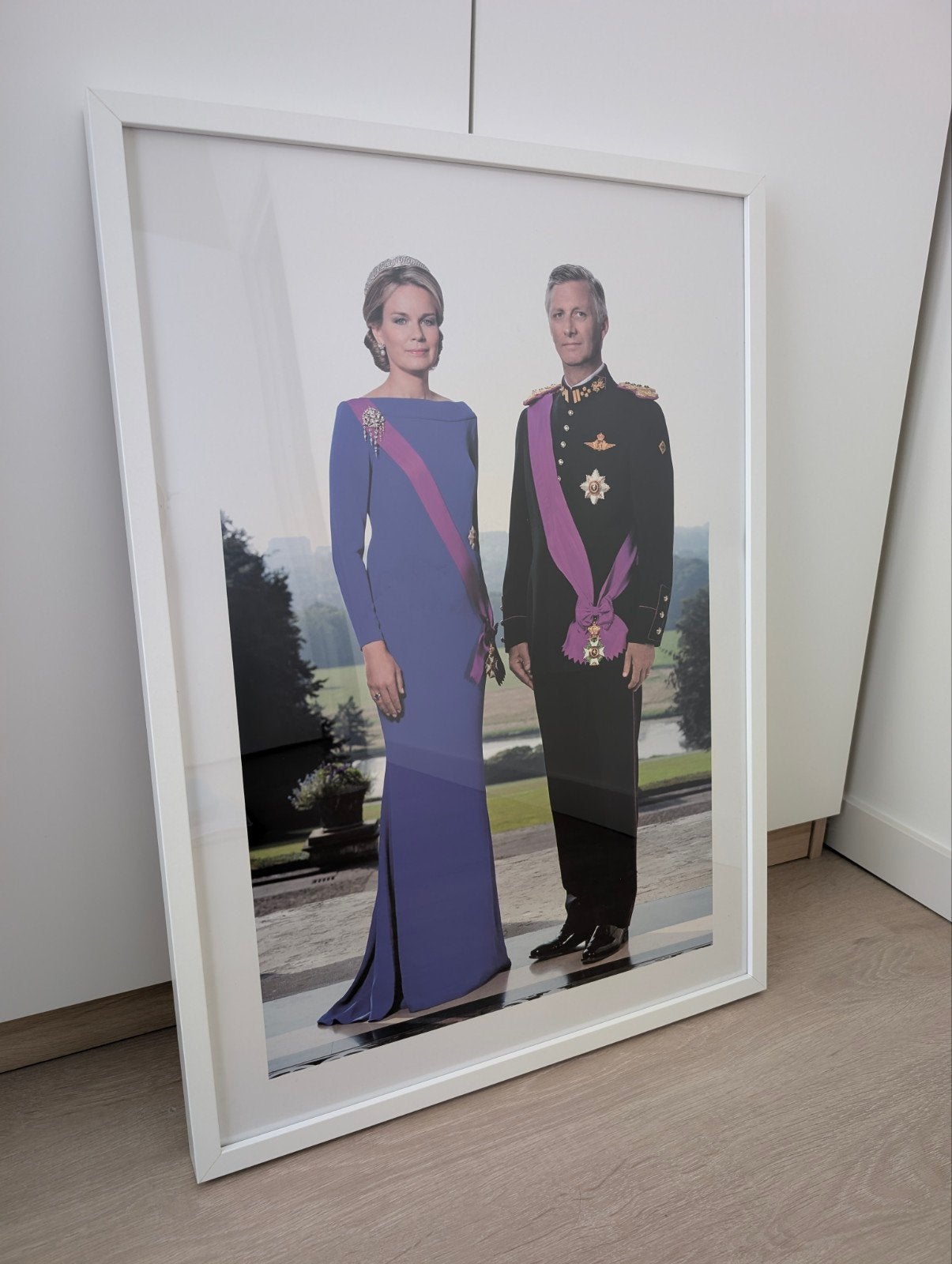 Statieportret Koning Filip en Koningin Mathilde, Ophalen, Wit, 50 cm, Posterlijst