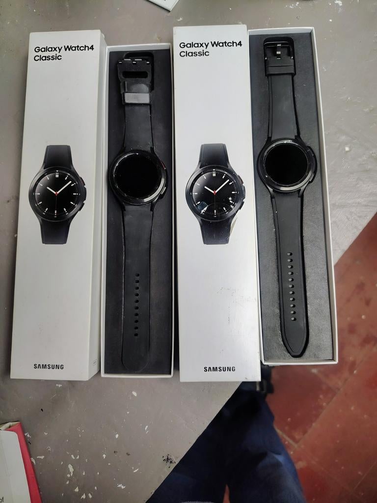 2 montres Samsung 4 classiques avec 1 chargeur, Enlèvement