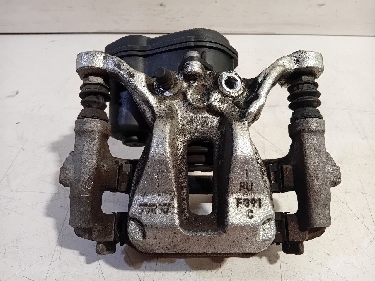 Remklauw rechts achter Toyota Yaris, Onderdelen@venauto.nl, Van der Ven Autorecycling B.V., Ettenseweg 76, 4706 PB Roosendaal, The Netherlands