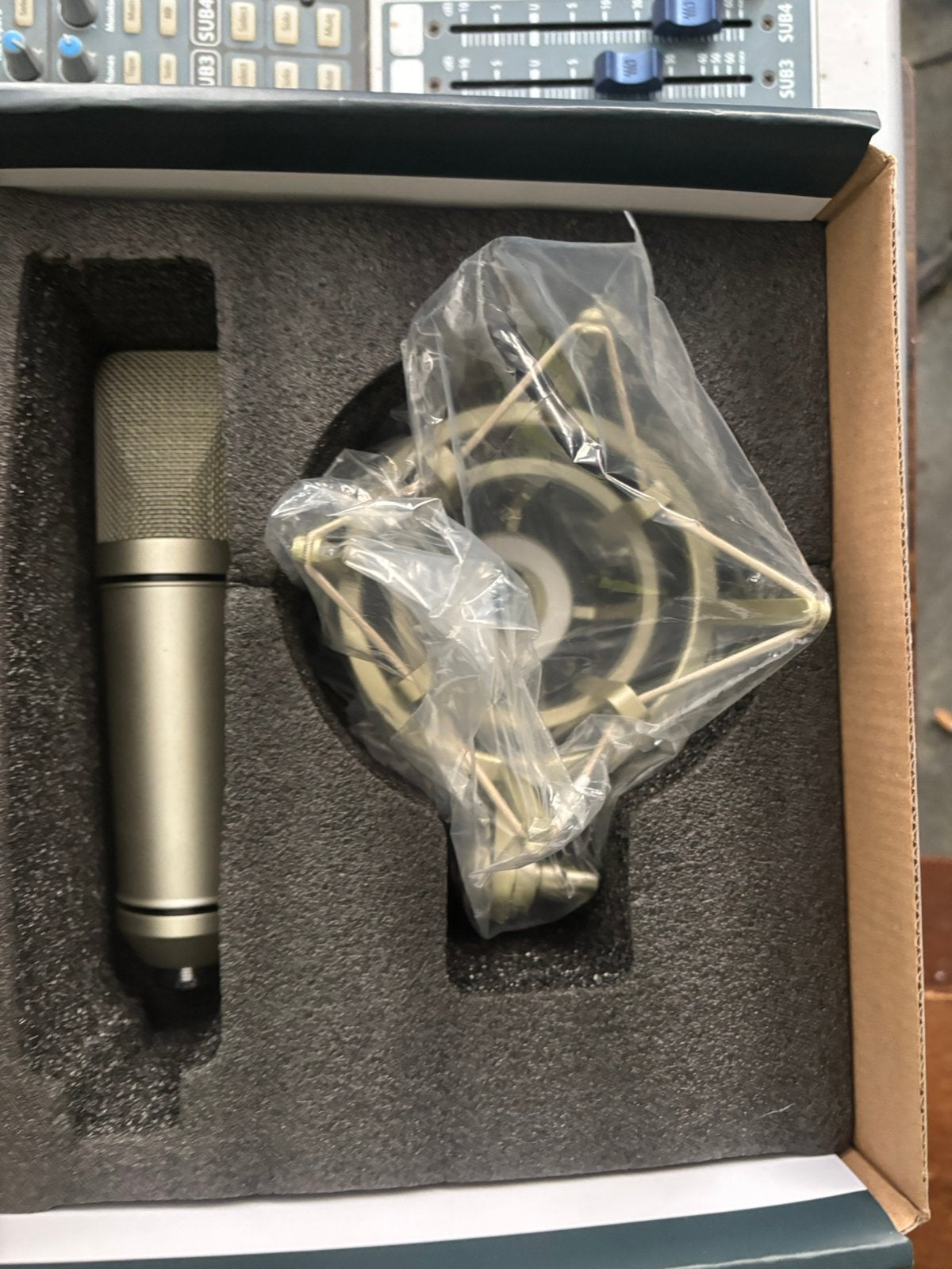 Condensator microfoon wit merk. Zeer warm van klank, Muziek en Instrumenten, Ophalen of Verzenden, Zo goed als nieuw
