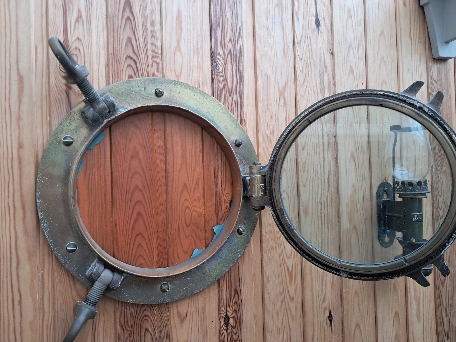 Bronzen patrijspoort met nr 18., Ophalen, Zo goed als nieuw