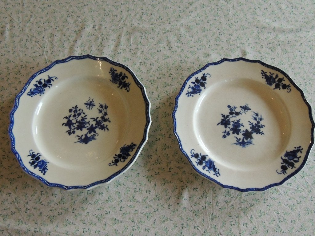 Paar porseleinen dessertborden uit Doornik, Antiek en Kunst, Ophalen of Verzenden