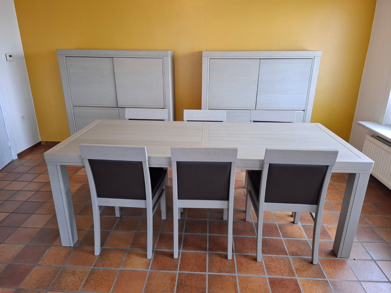 Complete eetkamer met twee kasten, Ophalen