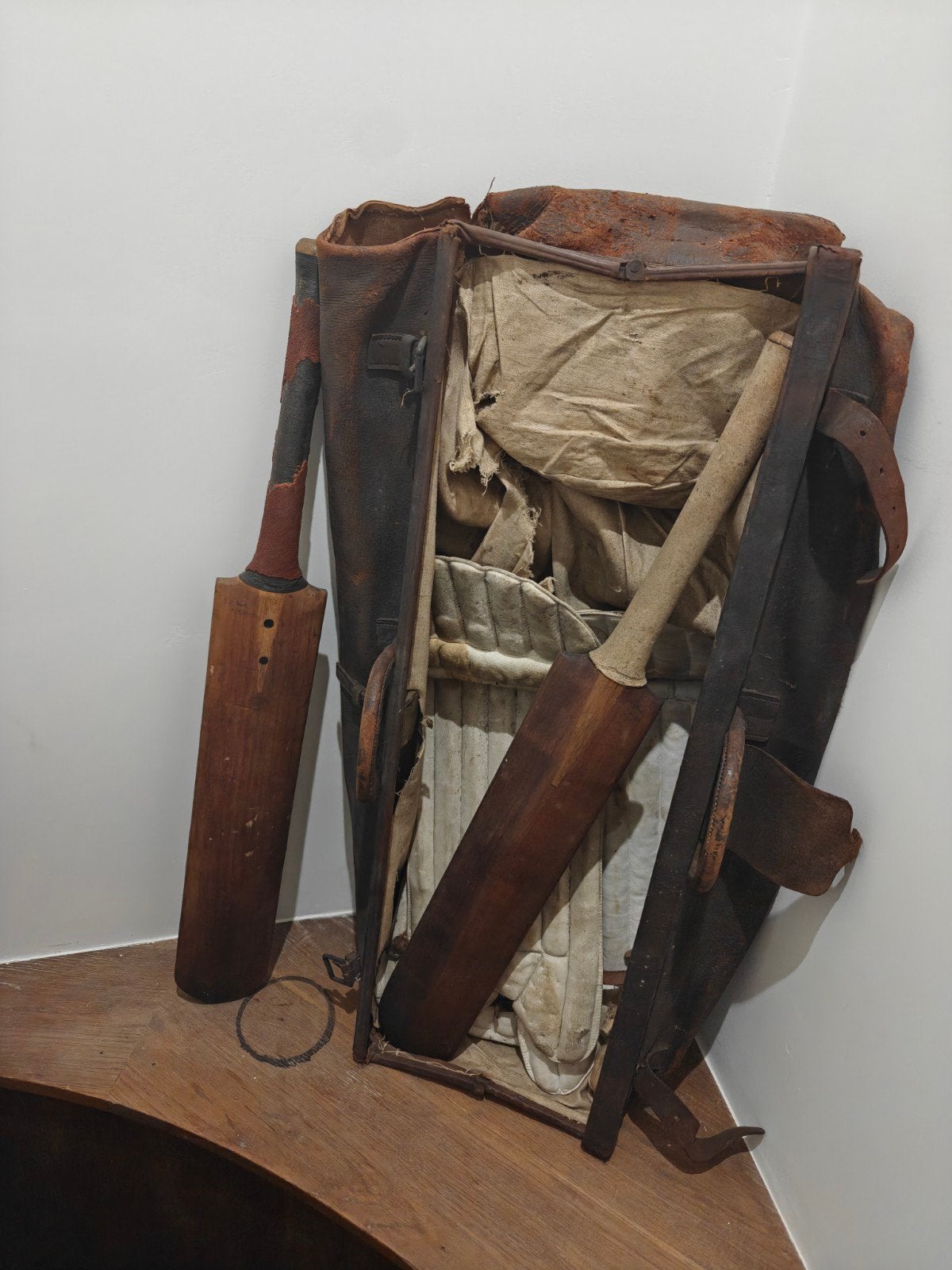 Équipement de cricket anglais ancien - pièce de décoration v, Antiquités & Art, Enlèvement