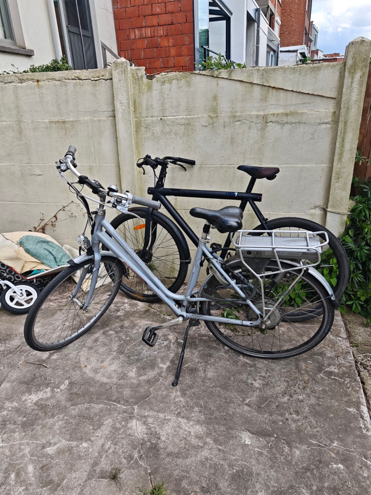 2 fietsen te koop, Fietsen en Brommers, Ophalen of Verzenden, Vanmoof