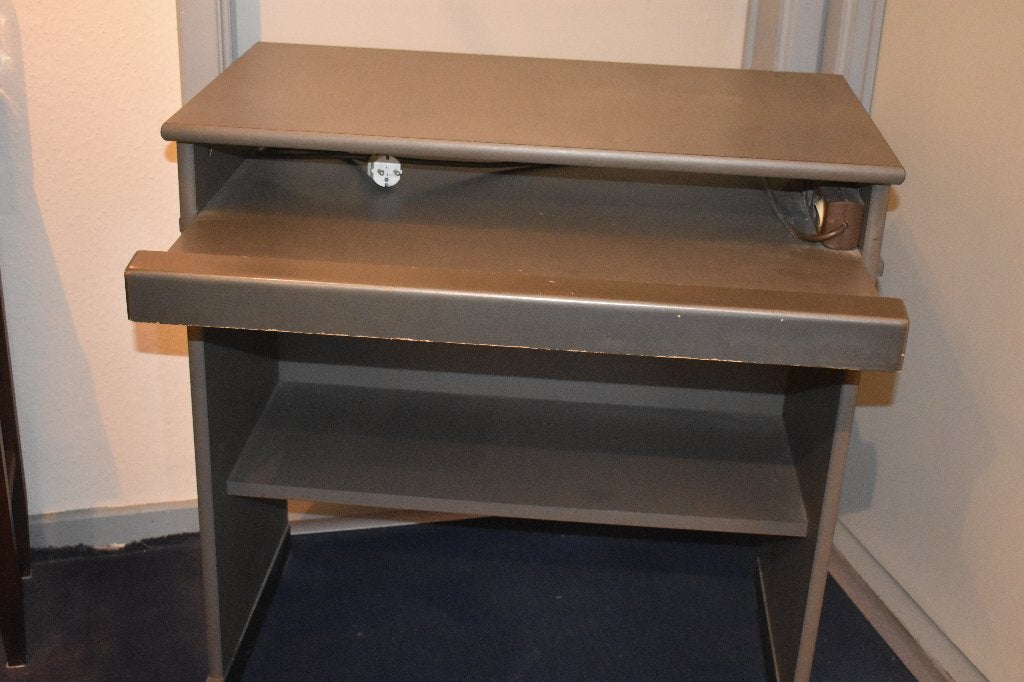 computertafel merk "shneider", Ophalen, Zo goed als nieuw
