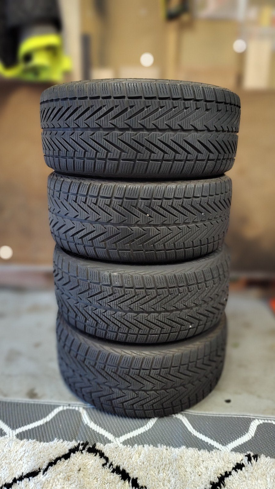 Mercedes-Benz 17" velgen met winterbanden. 245/45/17, Autos : Pièces & Accessoires, Pneus & Jantes, Pneu(s), Pneus hiver, 17 pouces