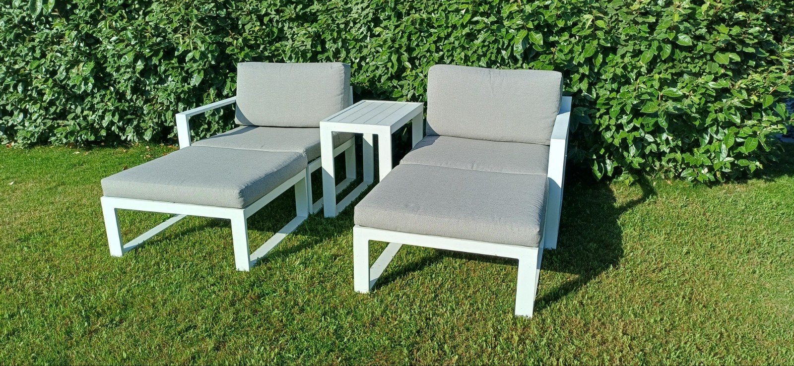 Loungeset, wit met grijze kussen, Tuin en Terras, Ligbedden, Ophalen, Gebruikt, Aluminium