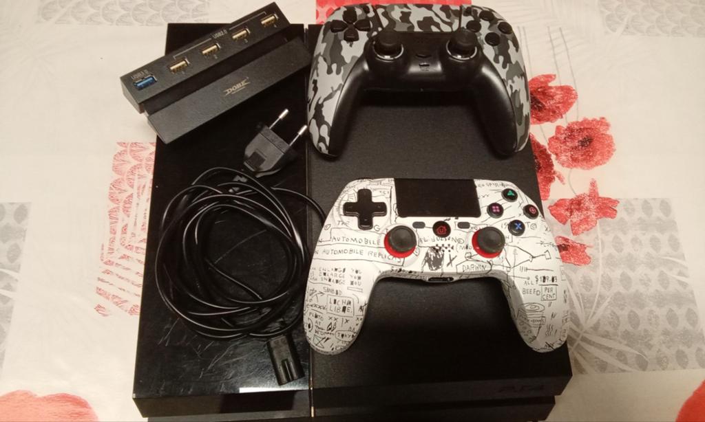 PS4 500 GB met 2 controllers, Games en Spelcomputers, Spelcomputers | Sony PlayStation 4, Ophalen, Met 2 controllers
