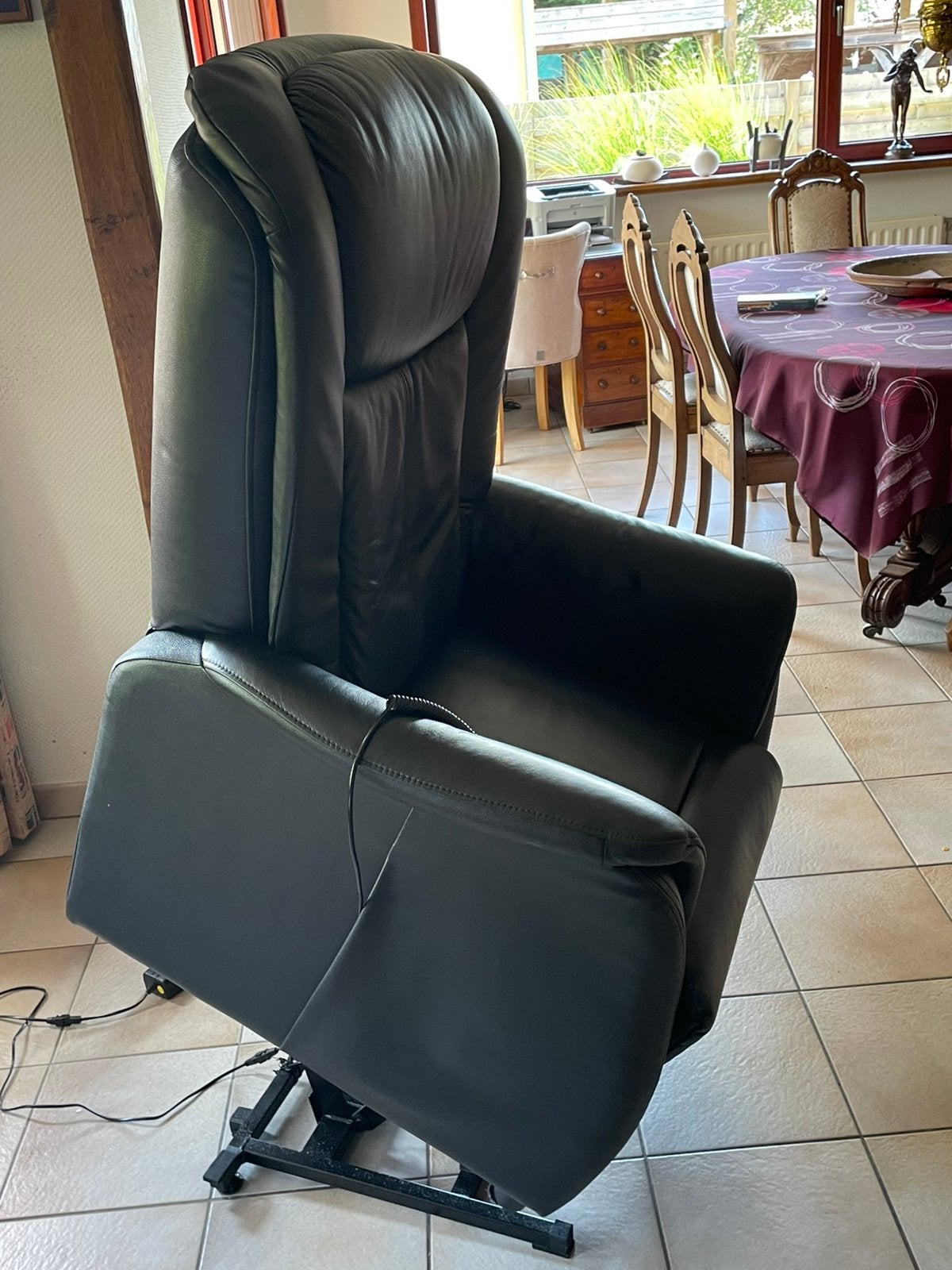 Zwarte relax zetel met sta-op functie, Huis en Inrichting, Ophalen, Zo goed als nieuw